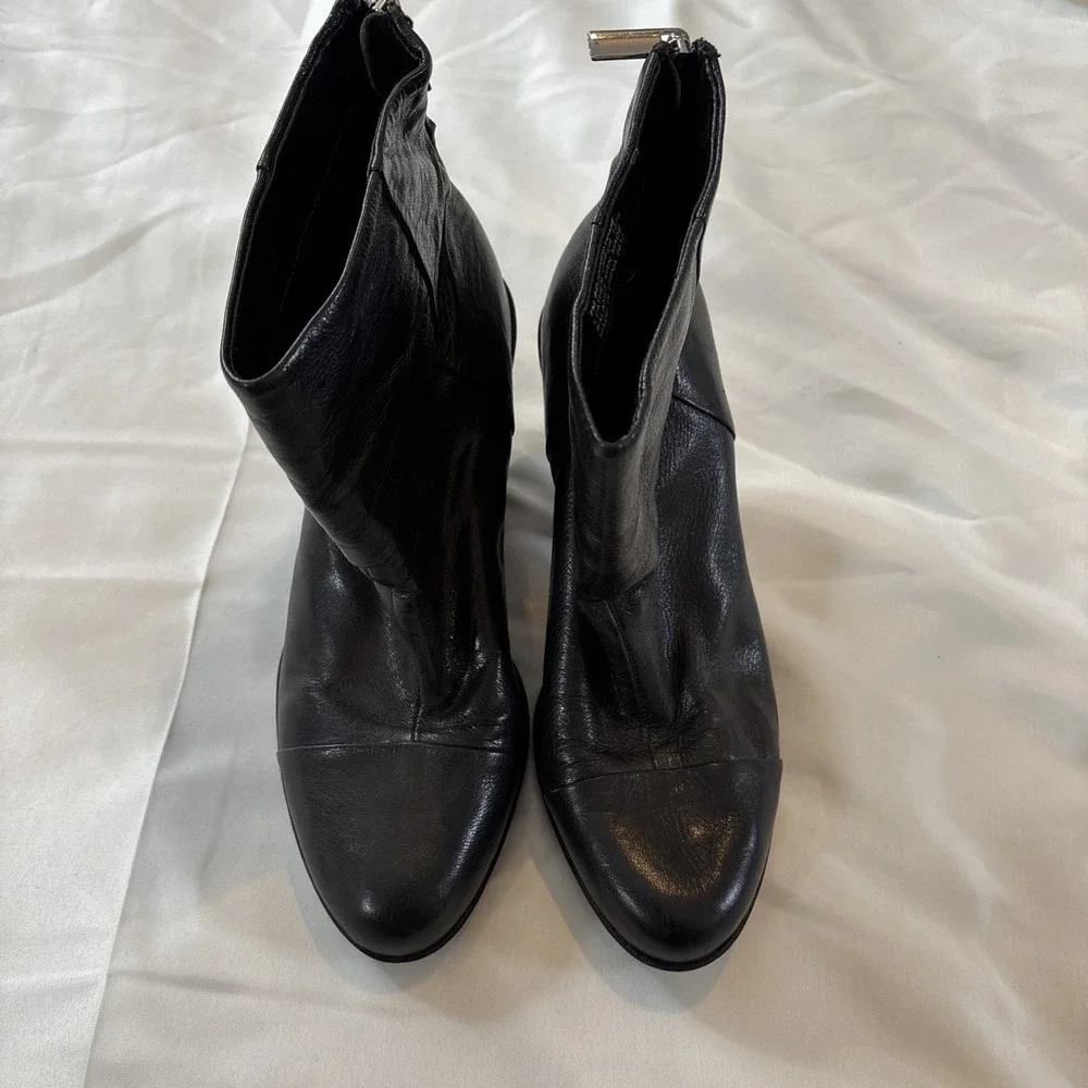 Bandolino Bdjoinedtome‎ Black Booties Size 7M